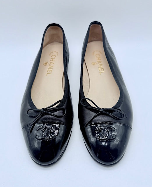 Chanel Classic CC Ballet Flats – Black Leather & Patent