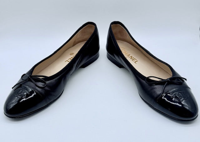 Chanel Classic CC Ballet Flats – Black Leather & Patent