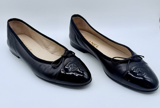 Chanel Classic CC Ballet Flats – Black Leather & Patent